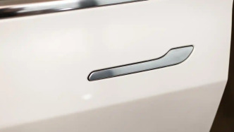 工人日报评规范隐藏式车门把手：科技美学须将安全置顶