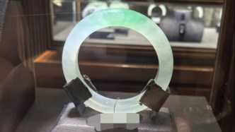 央媒评网红质疑胖东来玉石定价暴利：对碰瓷式维权不能姑息