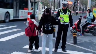 游客在沈陽拾“機(jī)”不昧交給交警：感受到這座城的溫暖，希望自己也能傳遞溫暖