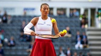 七次交锋首胜萨巴伦卡，郑钦文晋级WTA1000罗马站四强