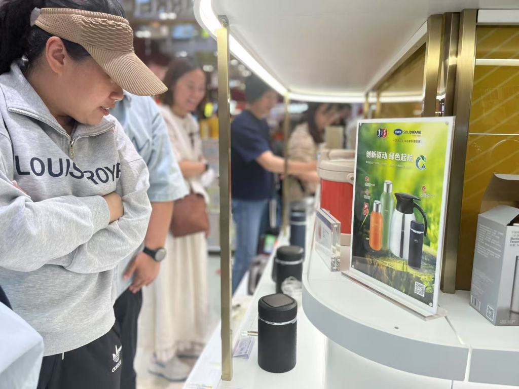 韧性十足的中国外贸企业：“不倒翁”被摁下去，还会再弹起来