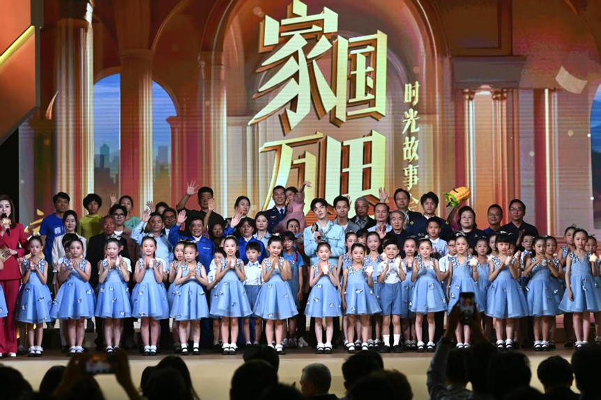 “家国万里时光故事会” 举行，多家庭共话家风与家国情怀