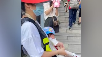廣西百色教育部門通報家長抱嬰兒站護學崗：責成學校整改