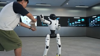 人形機(jī)器人靈犀X2技能上新，學(xué)會(huì)了哪些功夫？