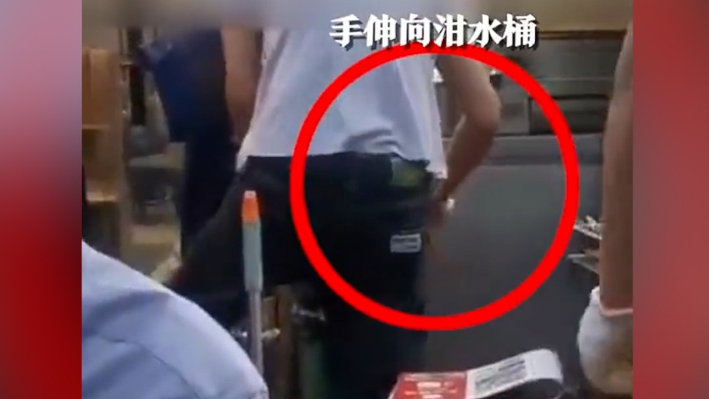 燒烤店從泔水桶撈出肉串再烤,西安市未央區市監局:責令停業整頓