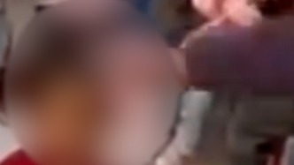 库尔勒一幼儿园教师拍打孩子额头，教育局：涉事教师被辞退