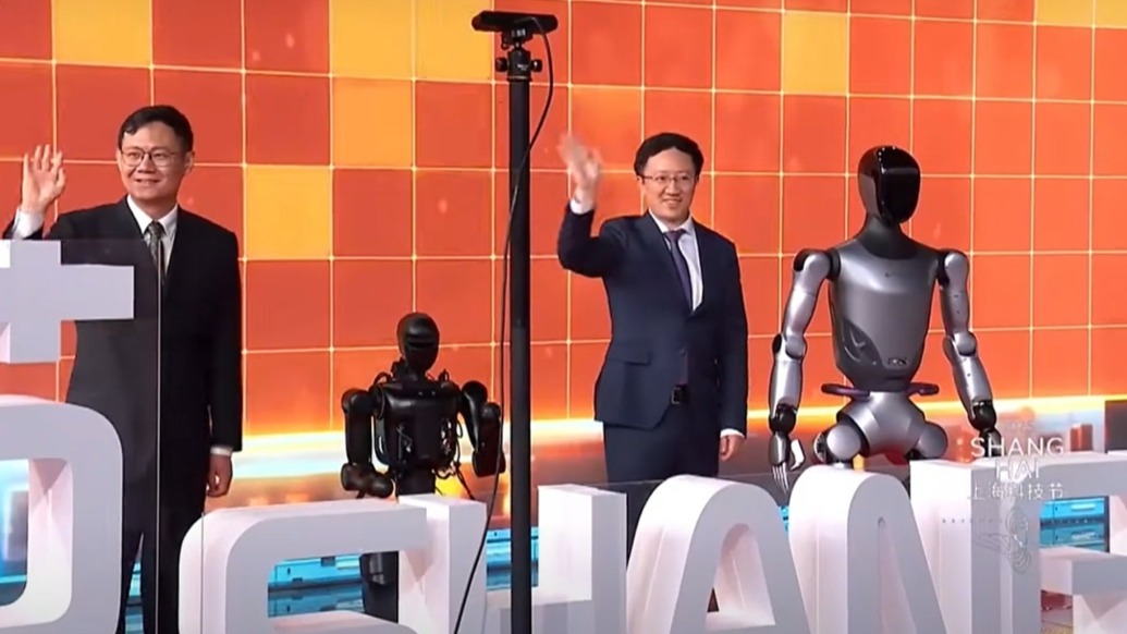 上海科技节启幕,人形机器人首次走上科学红毯