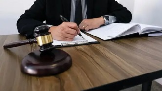 法律顧問被控配合他人詐騙酒店資產一審判8年，二審辯稱無罪