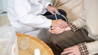 家庭醫生可提前5天預約三甲醫院號源，上海常住人口簽約率達45%