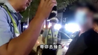 埋怨“朋友不送、代駕太慢”，男子無證醉駕上路被查