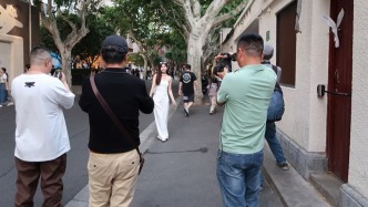 镜头的边界｜实探上海安福路街拍现状：只要答应一个人的拍摄要求，其他人就会蜂拥而上