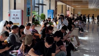 新人520凌晨2点排队领证：希望得到第一份祝福