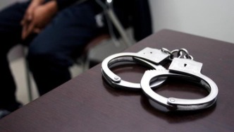 冒充现役军人、自称有中国兵工集团投资内幕，2人被刑拘