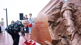 東極漁民營救英俘紀念碑揭幕，“里斯本丸”英軍戰俘后代：互挽的手臂定格中英人民情誼