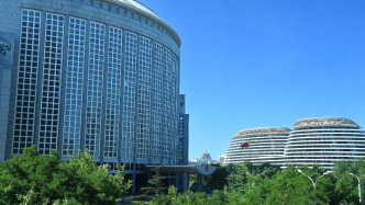 王毅會見阿富汗代理外長穆塔基