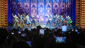 魔都眼｜84岁美琪大戏院焕新回归：《SIX》开启中国首演