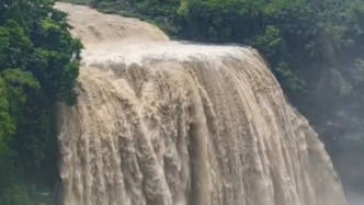 因降雨频繁且量大，贵州黄果树瀑布已进入丰水期
