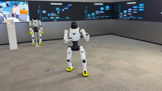 騎自行車的智元靈犀X2公布售價(jià)區(qū)間，每臺(tái)十多萬至三四十萬元不等