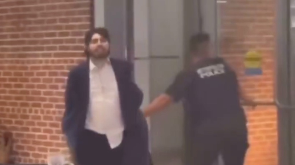 以使館兩名人員在華盛頓遇害,槍手被捕時(shí)大喊:解放巴勒斯坦