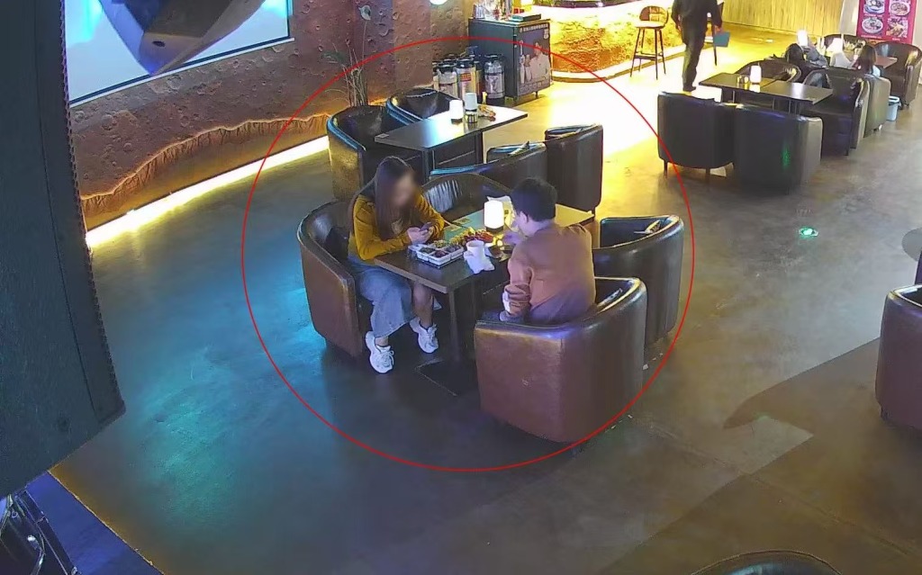 酒吧网恋奔现实际是“酒托”，8人5天内骗30人超10万元被抓