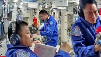 神二十乘组圆满完成第一次出舱活动，首次通过天和核心舱节点舱出舱