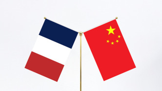 习近平同法国总统马克龙通电话