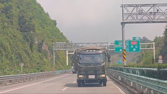 贵州省大方县果瓦乡山体滑坡救援通道已打通