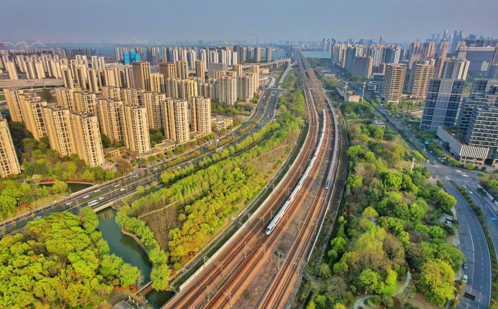 长三角铁路端午小长假预计发送旅客1700万人次，较去年同期增6.8%