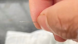 消费者发视频称收到藏针纸尿裤浏览量超百万，商家否认并报案后警方介入