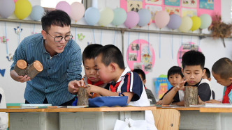 两部门：2025年全国计划招聘特岗教师2.1万名