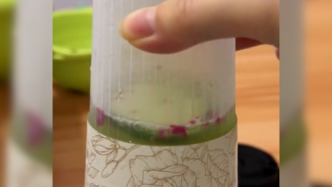 “爷爷不泡茶”17元一杯去冰奶茶，到手未开封竟只有半杯
