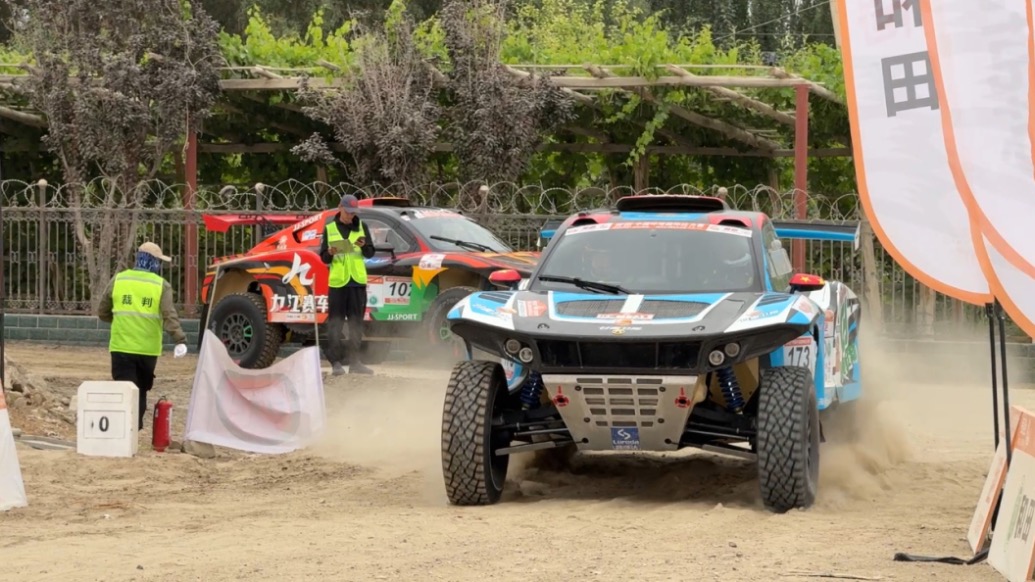 環(huán)塔日記｜沙海飛馳挑戰(zhàn)極限，帶你感受環(huán)塔賽段發(fā)車現(xiàn)場