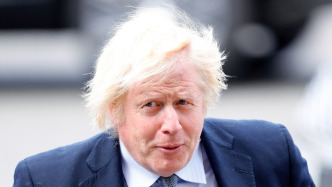 英国保守党内斗加剧，约翰逊要“王者归来”？