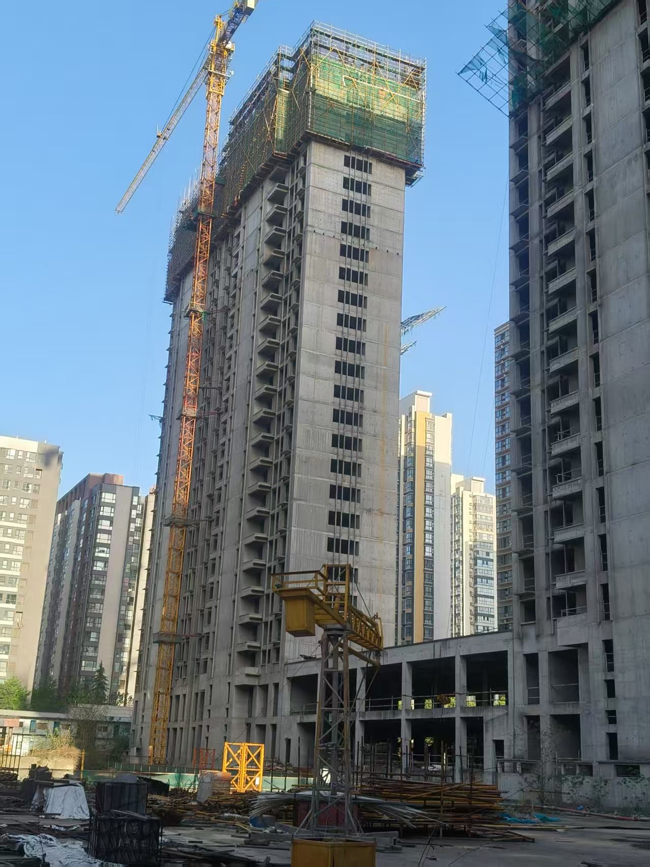 中石油下属子公司组织职工团购商品房“烂尾”：逾期9年仍未交房，涉及资金过亿