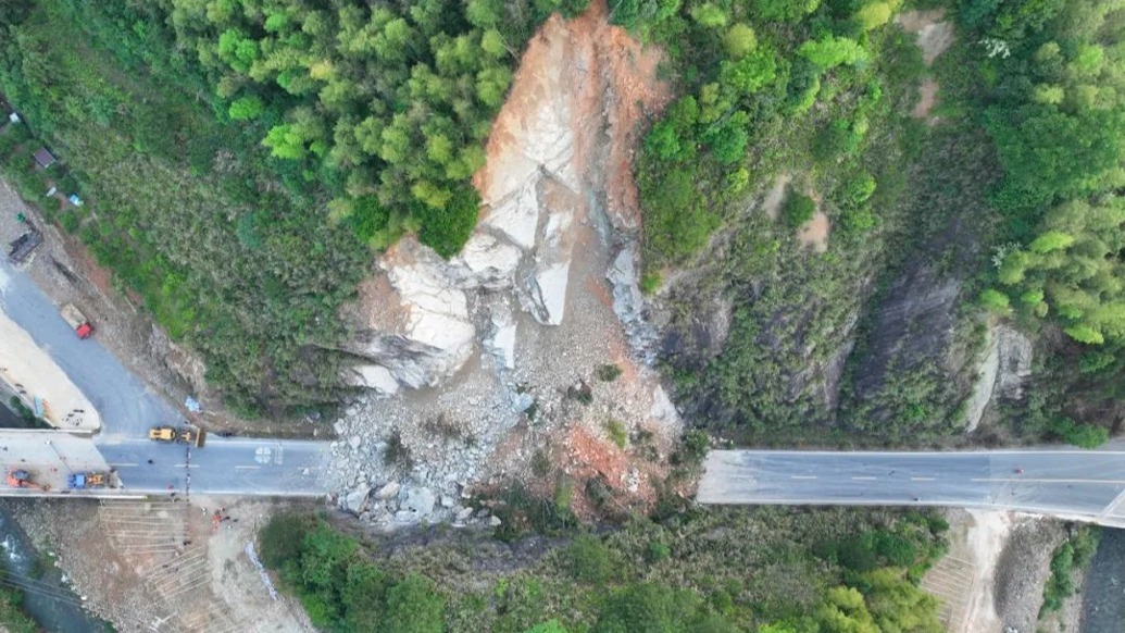 江西上饒國道發(fā)生塌方仍存間歇性碎石滑落風(fēng)險(xiǎn)，將全封閉搶修施工