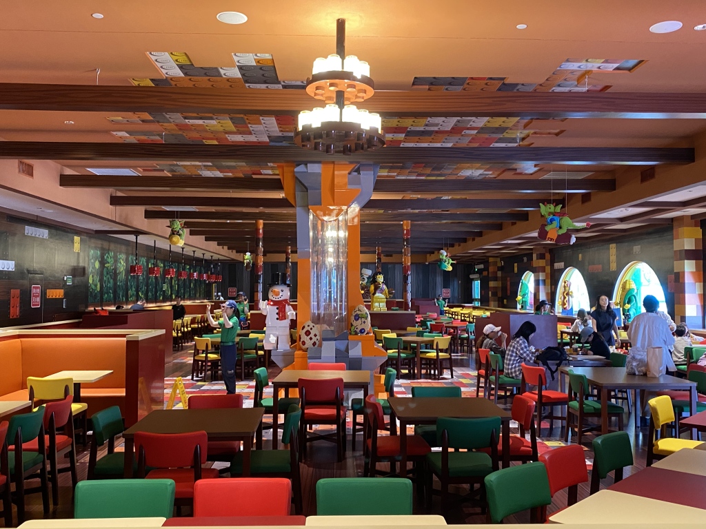 上海乐高乐园餐饮价格如何？有哪些演出与娱乐活动？记者探营