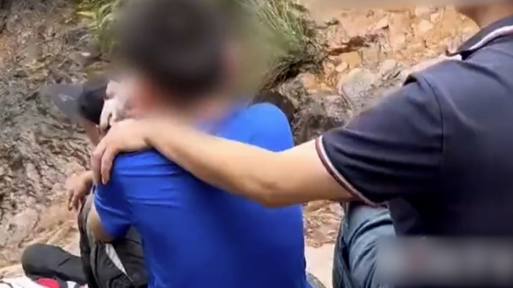 泉州一女子爬山拍照時(shí)墜崖身亡，當(dāng)?shù)兀悍锹糜尉包c(diǎn)內(nèi)發(fā)生
