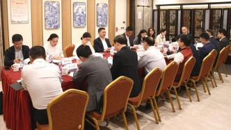 上海市國(guó)資委召開(kāi)上海國(guó)資國(guó)企布局銀發(fā)經(jīng)濟(jì)發(fā)展座談會(huì)