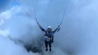 滑翔傘玩家被云吸至8000多米高空？甘肅有關部門展開調查