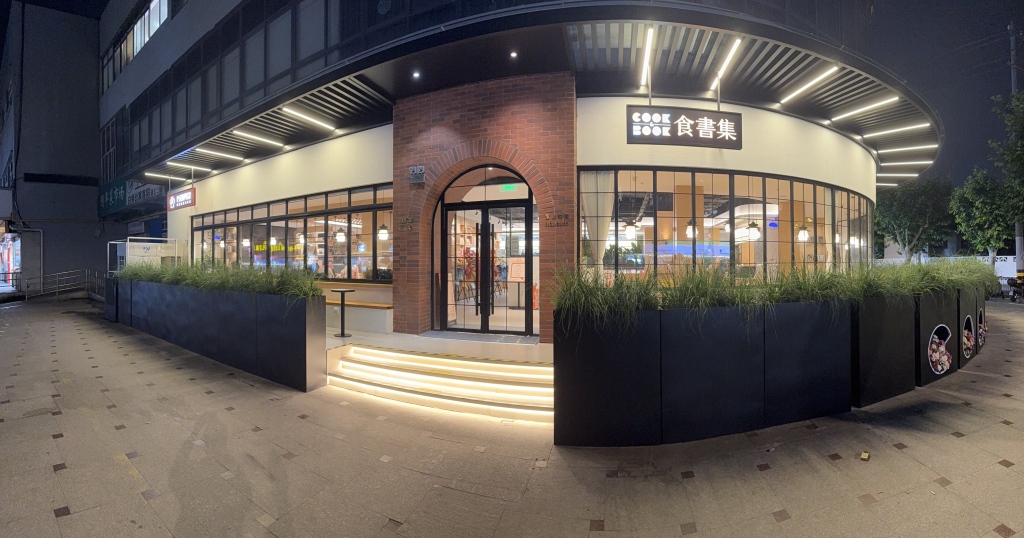 “满屋书香，半间烟火”，复旦南区社区食堂里开了图书馆