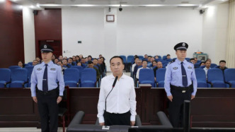 貴州安順市委原常委、西秀區(qū)委原書記湯輝受賄、洗錢案一審開庭
