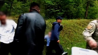 旅行途中遇車禍，他停車救援守護傷者3小時