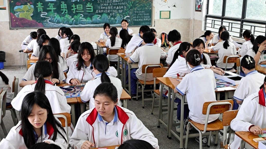 畢業(yè)班“最后一課”，班主任將79個反詐場景寫進桌游