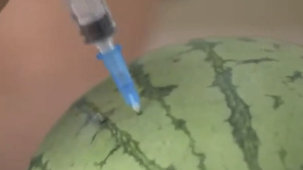 儿童针筒玩具可轻易刺穿生肉西瓜，上海市监局：存在安全隐患