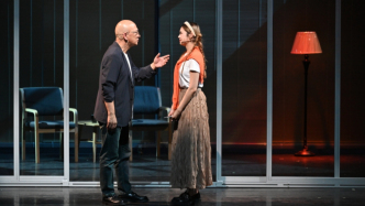 沪语话剧《谢谢侬爱我》：面对疾病追求爱与尊严