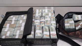 旅客違規攜帶未申報230萬美元現金入境被海關查獲