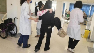 向上托舉：一個癱瘓兒童家庭的愛與堅持