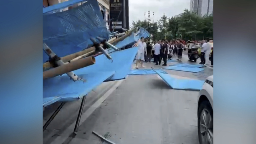 重庆渝中区一施工项目防护架及围栏垮塌，2名行人受伤