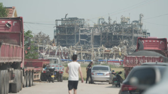 高密化工厂爆炸事故探访：七百米外民房受损，多人被飞溅的碎玻璃划伤