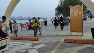 实探武汉杨泗港桥下网红打卡点：围栏已拆除，市民可自由出入